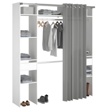 Armario abierto blanco y gris con estantes y barras de ropa con cortinas grises y ropa colgada