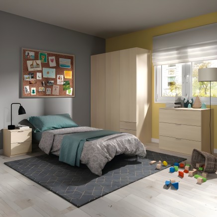 Dormitorio infantil con cama de madera clara y armario a juego en ambiente moderno con paredes grises y amarillas