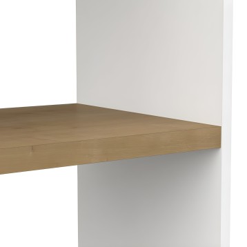 Estante flotante de madera clara montado en pared blanca vista de detalle y ángulo frontal