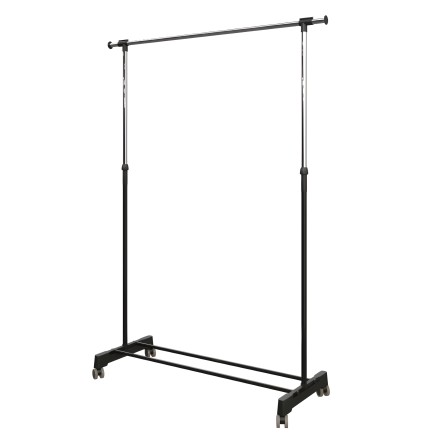 Perchero metálico negro con barra horizontal ajustable y base con ruedas