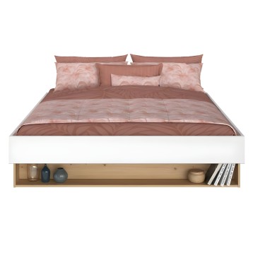 Cama con estructura blanca y base de madera con almacenamiento inferior y ropa de cama en tonos rosa y marrón