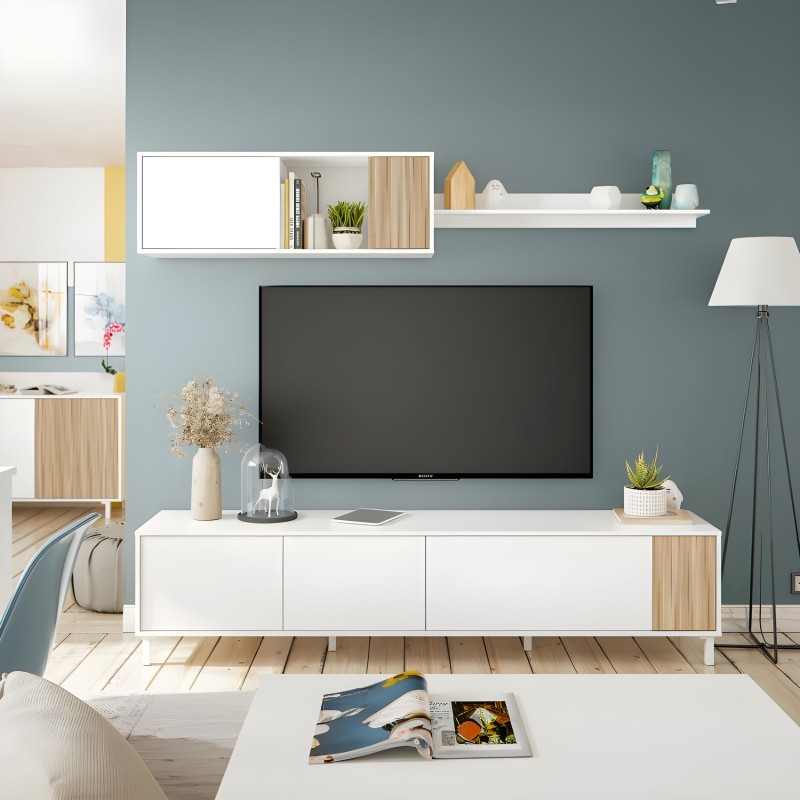Mueble TV blanco con puertas y lateral madera natural en ambiente de salón moderno
