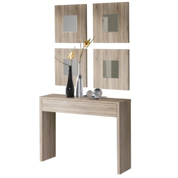 Consola madera clara con cajón y espejo mural cuadrado en ambiente decorado con floreros y accesorios
