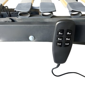 Detalle de control remoto con seis botones para cama articulada eléctrica en color negro