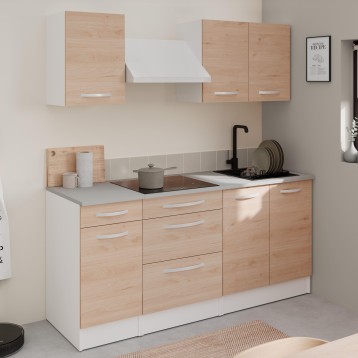 Cocina integral modular madera clara y blanco con muebles colgantes y base con fregadero integrado