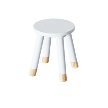 Taburete redondo blanco con asiento circular y cuatro patas de madera natural con puntas pintadas
