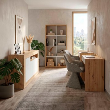 Ambiente de oficina moderna con escritorio de madera y panel blanco y estantería modular gris con silla tapizada gris