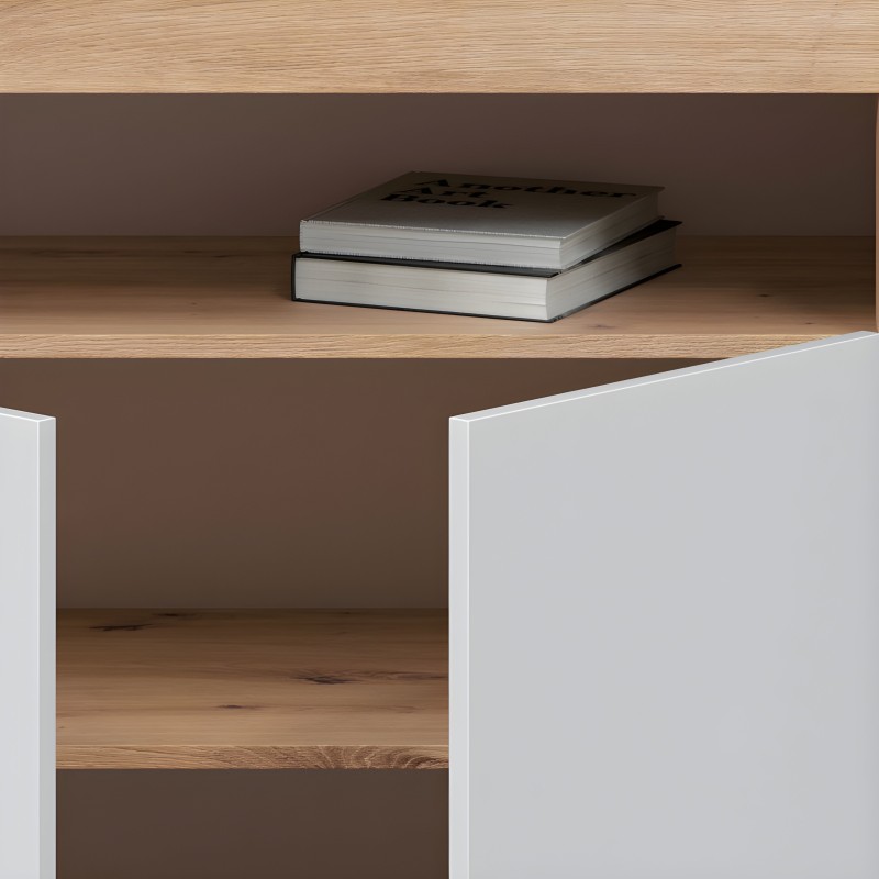 Estantería modular blanca y madera con libros apilados en estante superior y nicho abierto en detalle