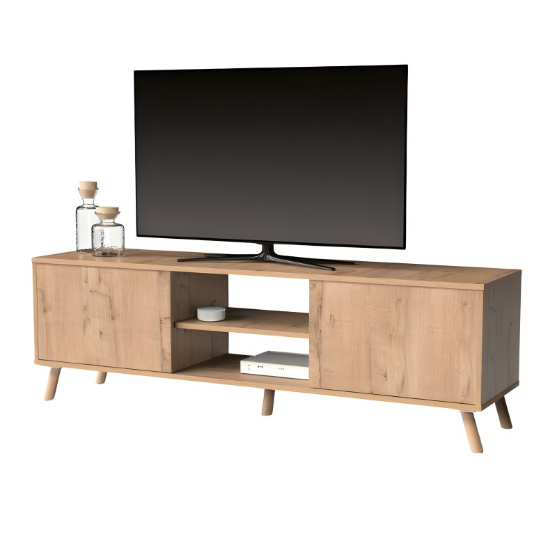 Mueble TV en madera clara con puertas y estantes abiertos en ambiente con pantalla negra