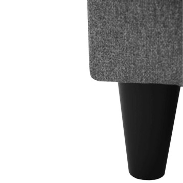 Detalle de sofa tapizado en gris oscuro con pata cónica negra