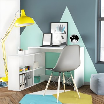 Silla de escritorio gris con patas blancas en ambiente de oficina infantil minimalista junto a escritorio blanco y lámpara amari