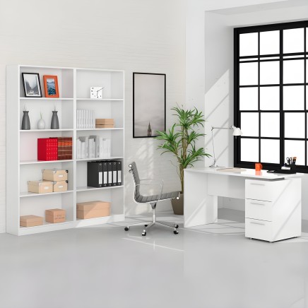 Conjunto de estantería modular blanca con escritorio blanco y silla gris en ambiente de oficina moderna