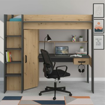 Escritorio tipo loft con estructura metálica y madera clara con estantería integrada y armario superior en ambiente de trabajo