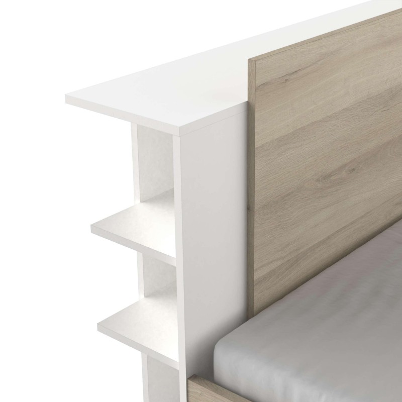 Cama con cabecero de madera clara y base blanca con estantes laterales integrados