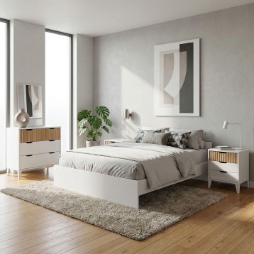 Cama con estructura blanca y detalles de madera natural en dormitorio moderno minimalista