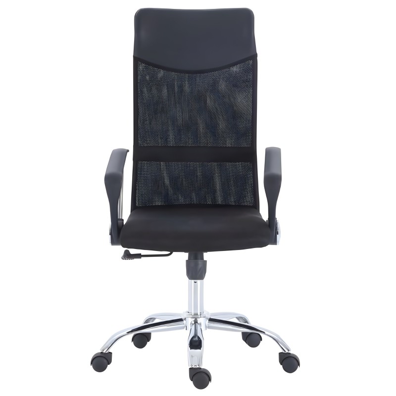 Silla de oficina negra con respaldo de malla y asiento acolchado. Base giratoria cromada con ruedas y brazos ajustables.