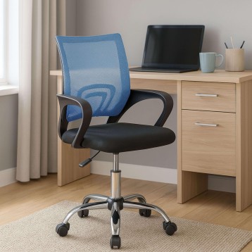 Silla de oficina ergonómica con respaldo azul en malla y asiento negro en ambiente de escritorio de madera clara