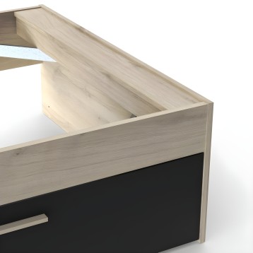 Cama con estructura de madera clara y panel frontal negro vista en detalle del somier y laterales