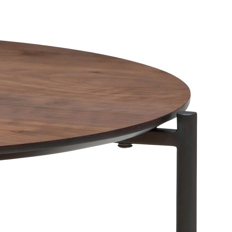 Mesa redonda de madera nogal con base metálica negra y borde biselado