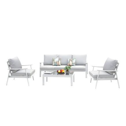Conjunto de sofá gris con dos sillones y mesa baja en estructura blanca y cojines decorativos
