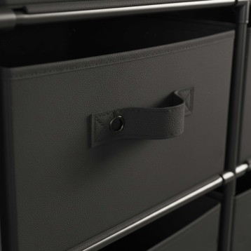 Detalle de caja de almacenamiento gris con asa de tela y ojete metálico en estructura modular negra