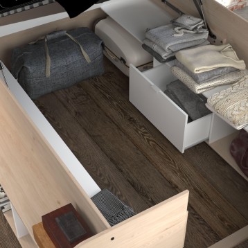 Cama con cajones de almacenamiento blanca y madera clara con textiles organizados en los compartimentos inferiores