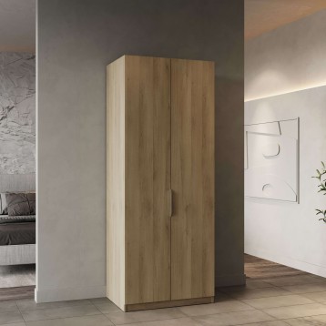 Armario de dos puertas en madera clara y estructura blanca en ambiente de dormitorio moderno