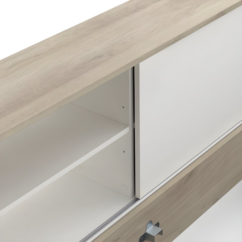 Mueble bajo con tablero en madera clara y puerta corredera blanca con tirador metálico