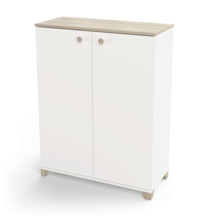 Armario bajo blanco con puertas y encimera de madera clara con patas de madera