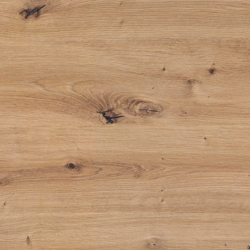 Detalle de superficie de madera clara con vetas naturales y nudos característicos de roble rústico