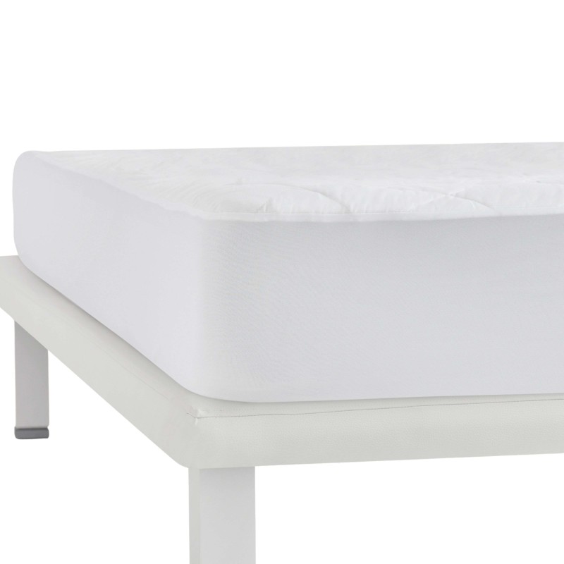 Cama individual con estructura blanca y colchón blanco con almohadas vista lateral