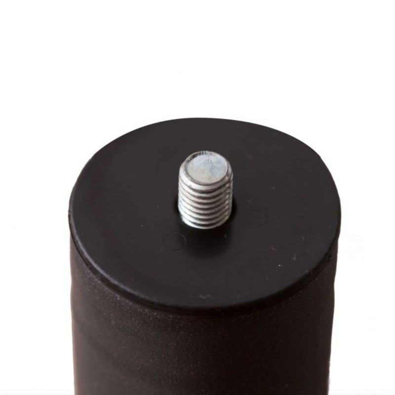 Detalle de pata cilíndrica negra con tope metálico roscado para mueble