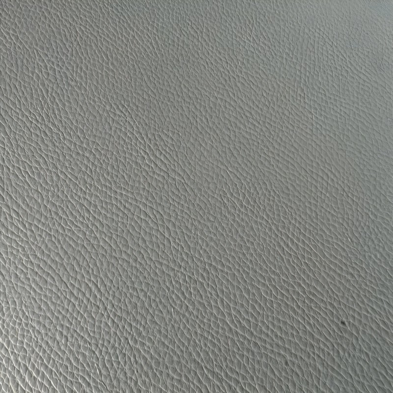 Detalle de textura de cuero gris con patrón de grano pronunciado