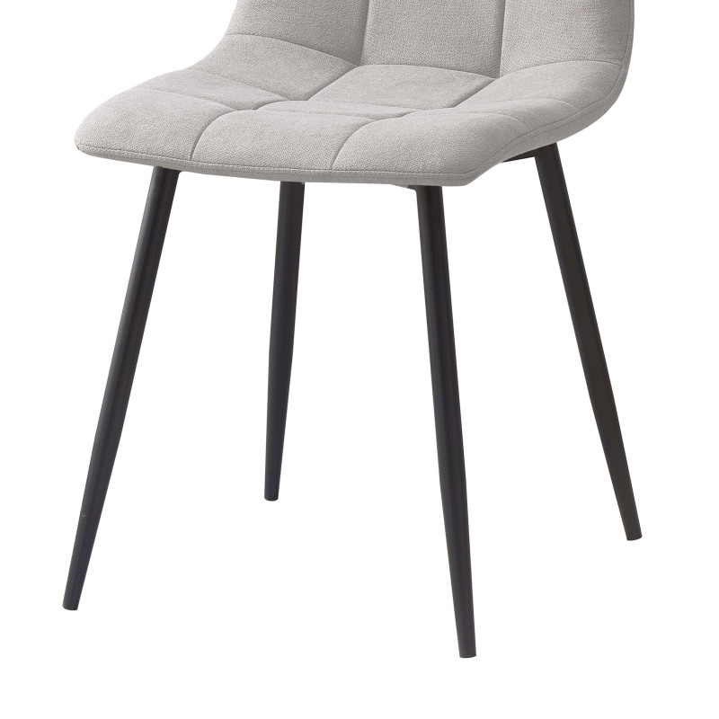 Silla con asiento acolchado gris claro y respaldo ergonómico y patas negras de madera
