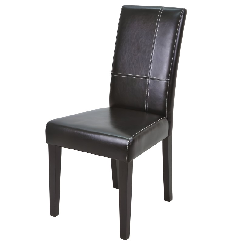 Silla de comedor tapizada en cuero negro con costuras decorativas y patas de madera oscura