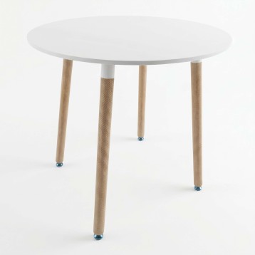 Mesa redonda blanca con patas de madera natural y detalles metálicos azules