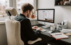Importancia del soporte lumbar en las sillas de escritorio